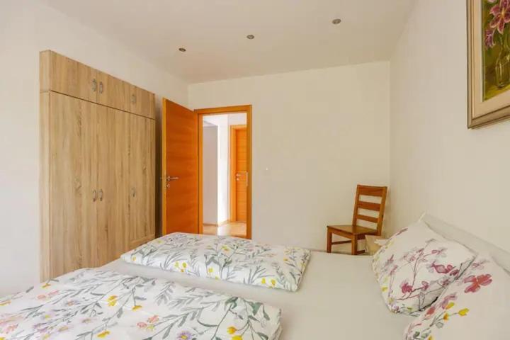 Apartment Mit 78Qm Naturns Exterior photo